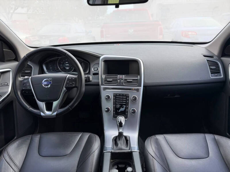 2017 Volvo XC60 T5 Dynamic