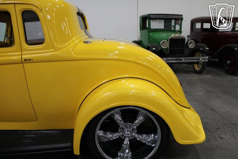 1933 Plymouth 5 Window