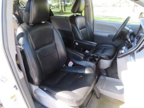 2016 Toyota Sienna LE Mobility 7-Passenger