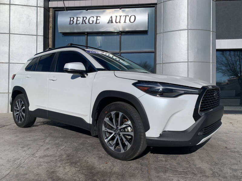 2024 Toyota Corolla Cross XLE's photo