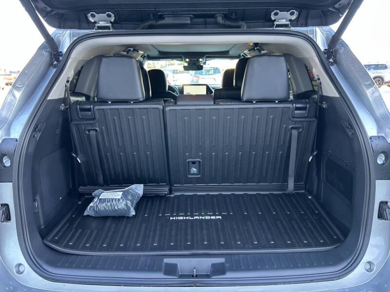 2025 Toyota Highlander Hybrid Platinum