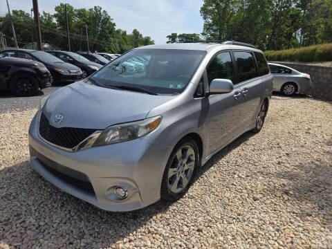 2011 Toyota Sienna SE 8-Passenger