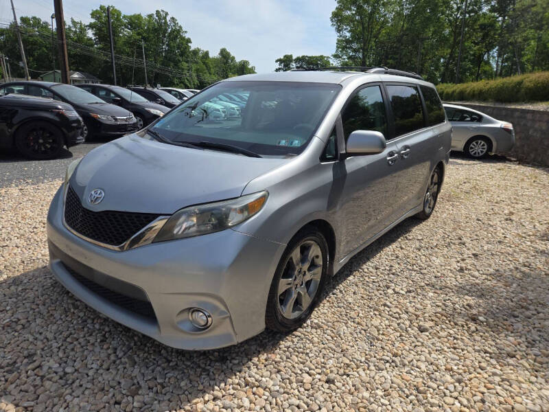 2011 Toyota Sienna SE 8-Passenger