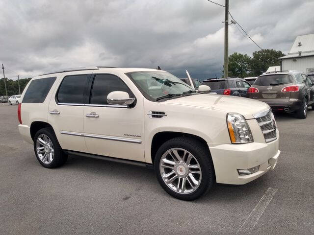 2013 Cadillac Escalade for sale at AFFORDABLE DISCOUNT AUTO in Humboldt TN