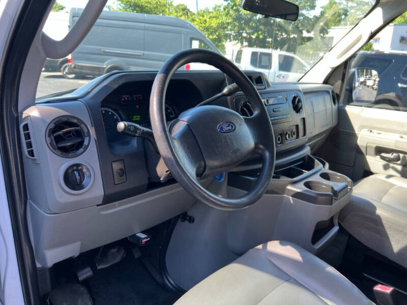 2009 Ford E-Series E-350 SD XLT