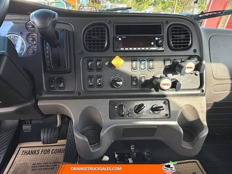 2023 Freightliner M2 106
