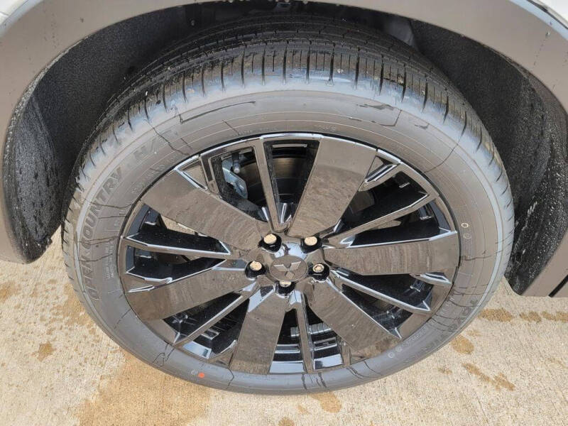 2026 Mitsubishi Outlander LE