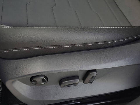 2025 Volkswagen Taos SE Black