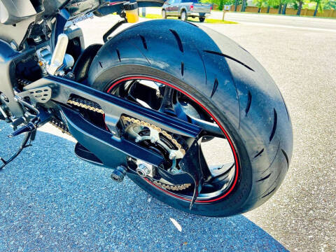 2013 Yamaha YZF-R1 (Matte Gray)