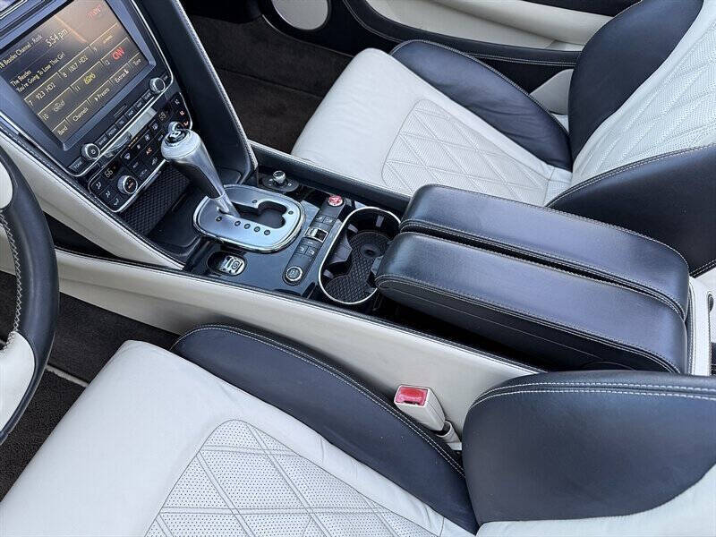 2015 Bentley Continental 29