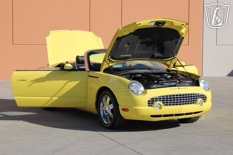 2004 Ford Thunderbird Deluxe