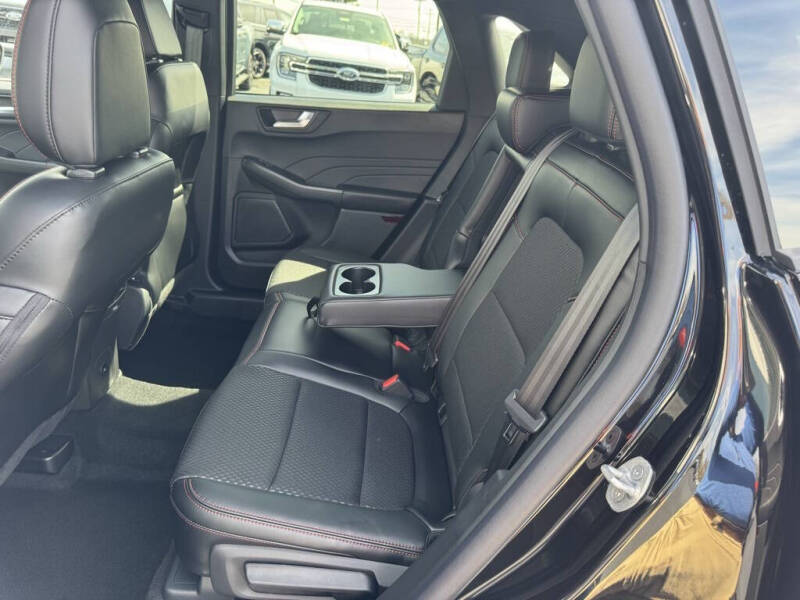 2025 Ford Escape ST-Line Select