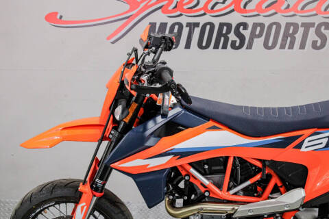 2024 KTM 690 SMC R