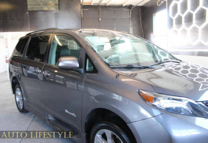 2013 Toyota Sienna SE 8-Passenger