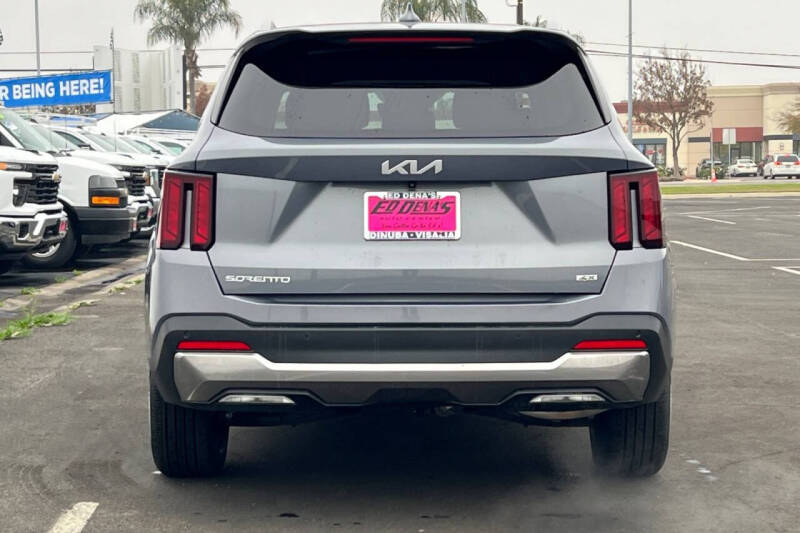 2024 Kia Sorento S