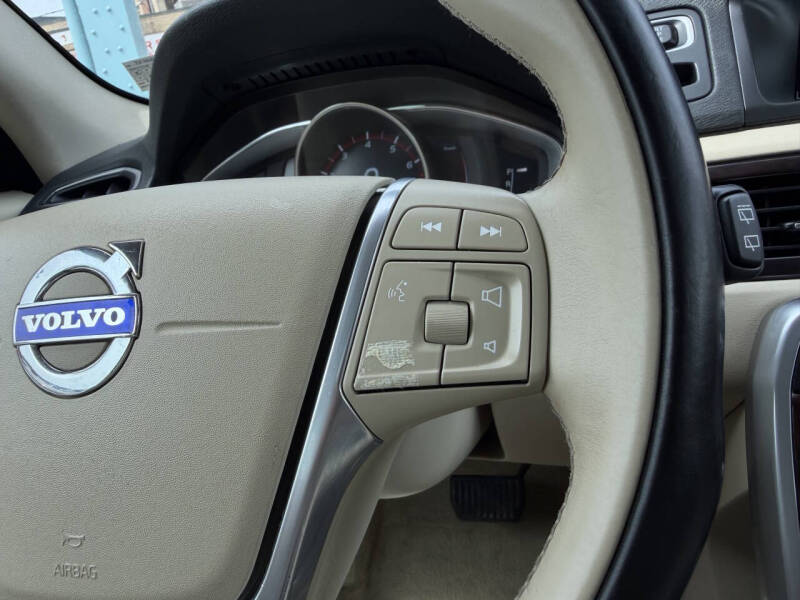 2016 Volvo XC70 T5 Premier