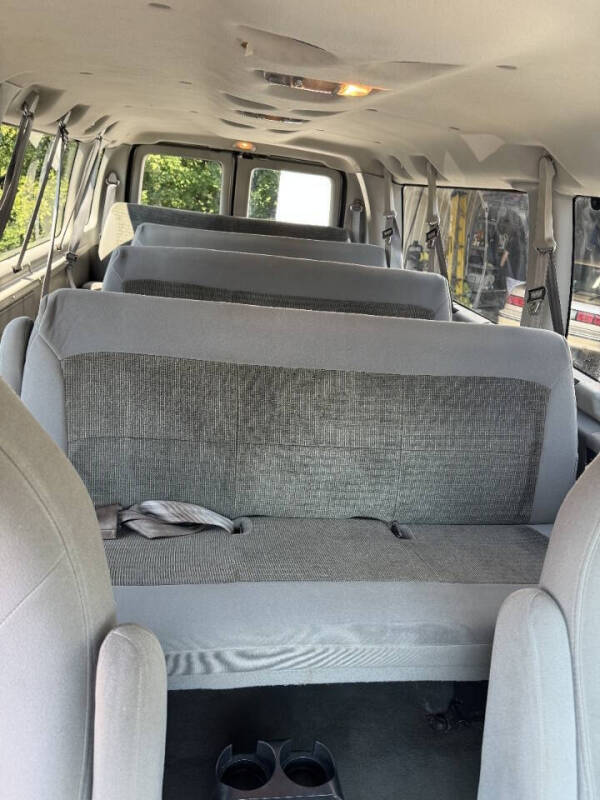 2005 Ford E-Series E-350 SD XLT