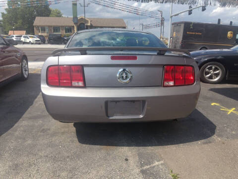 2006 Ford Mustang V6 Deluxe