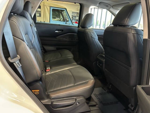 2024 Nissan Pathfinder Platinum