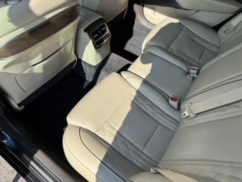 2019 Kia K900 Luxury