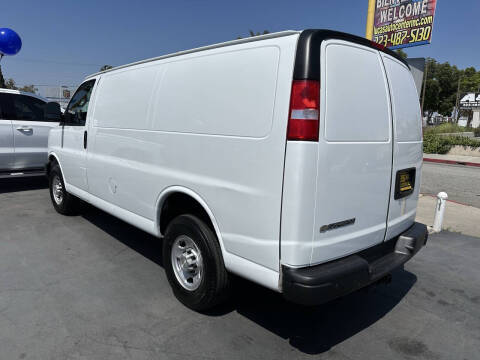 2022 Chevrolet Express 2500