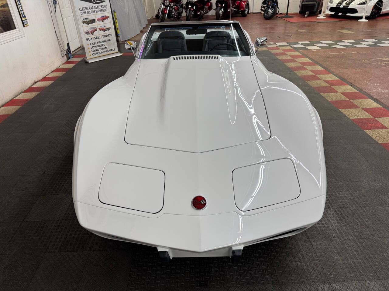 1975 Chevrolet Corvette 9