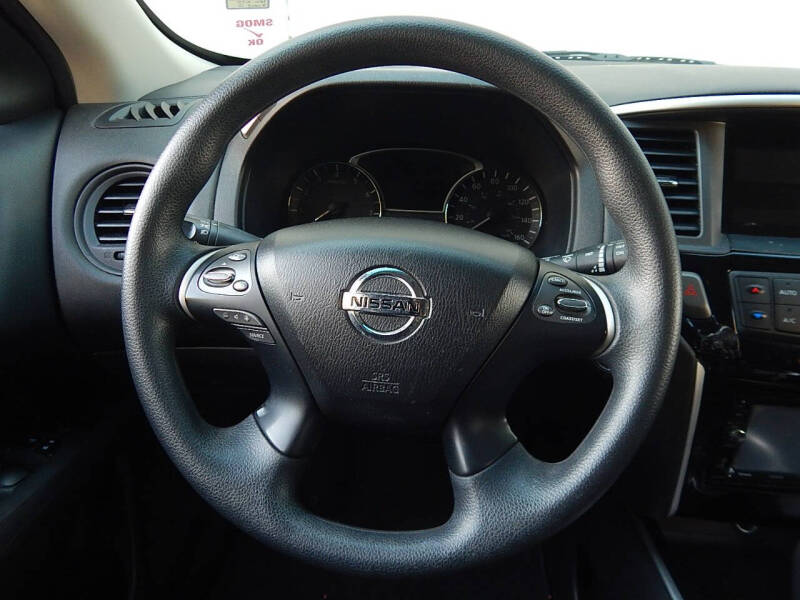 2016 Nissan Pathfinder SV