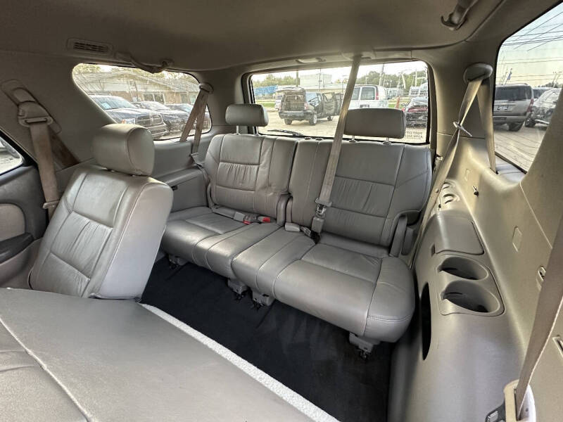 2005 Toyota Sequoia SR5