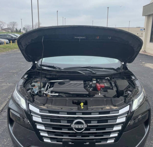 2025 Volvo XC40 B5 Plus Dark Theme