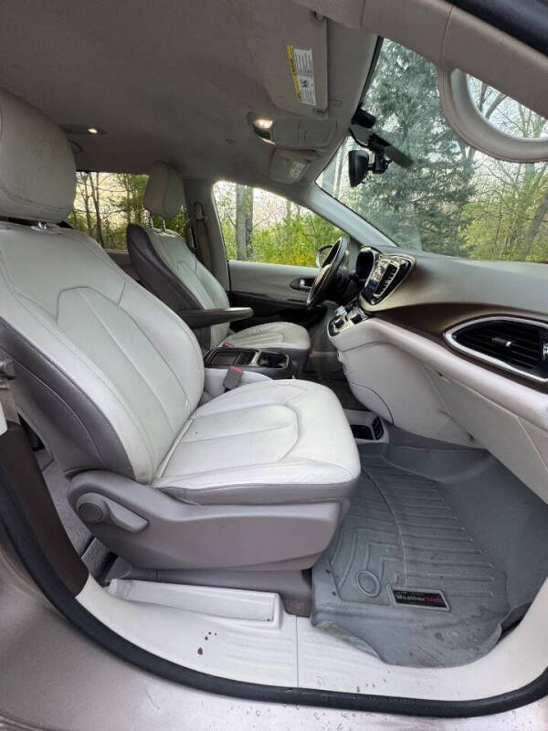 2017 Chrysler Pacifica Touring-L