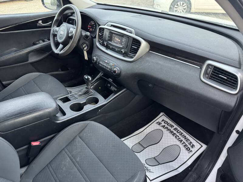 2017 Kia Sorento LX