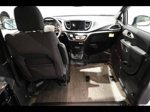 2024 Chrysler Pacifica Touring