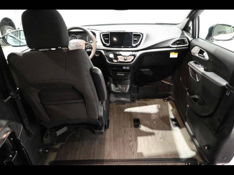 2024 Chrysler Pacifica Touring