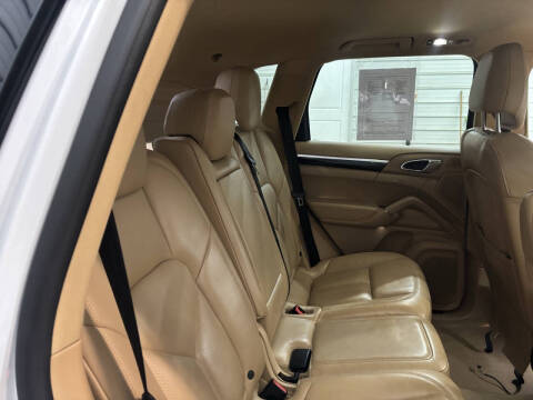 2017 Porsche Cayenne Platinum Edition