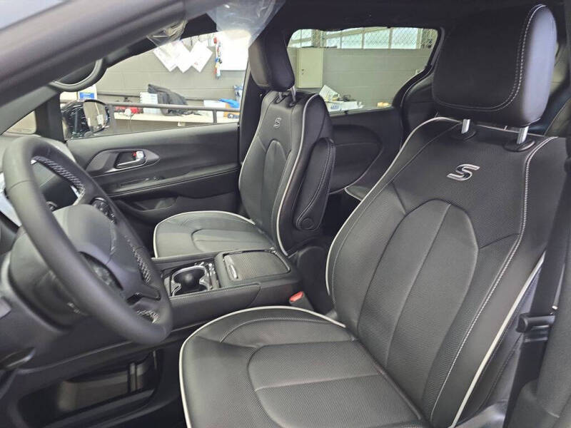 2027 Chrysler Pacifica Limited