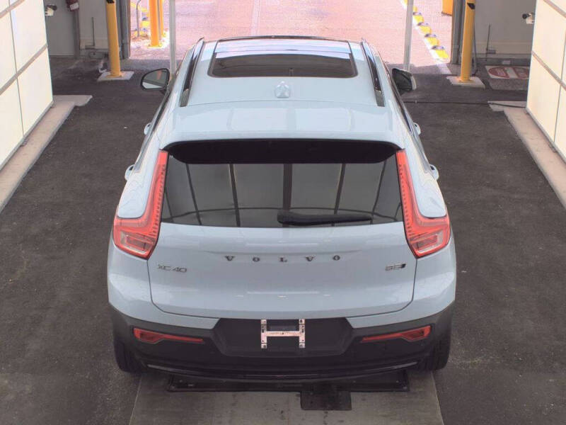 2024 Volvo XC40 B5 Plus Dark Theme