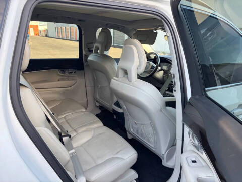 2017 Volvo XC90 T5 Momentum