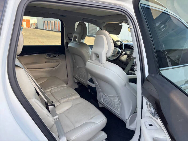 2017 Volvo XC90 T5 Momentum