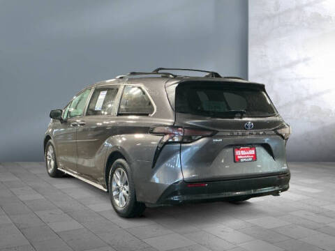 2023 Toyota Sienna LE 8-Passenger