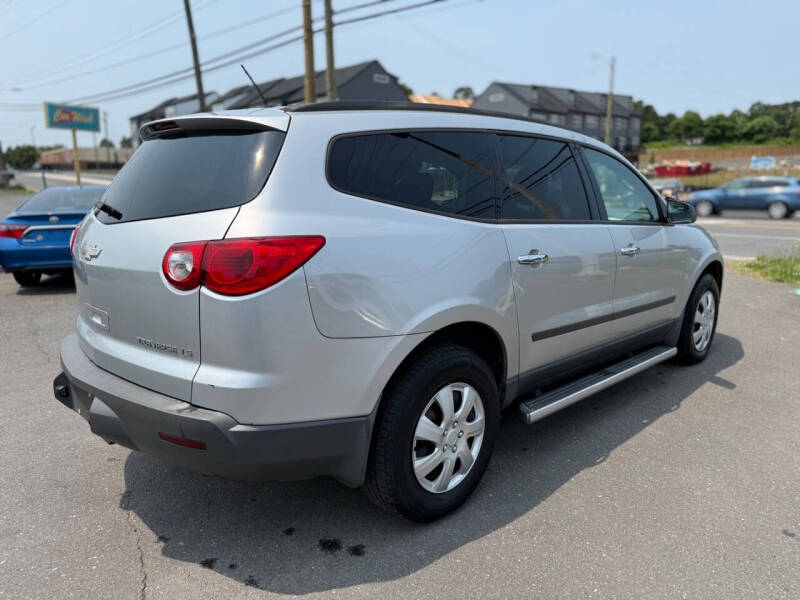 2011 Chevrolet Traverse LS