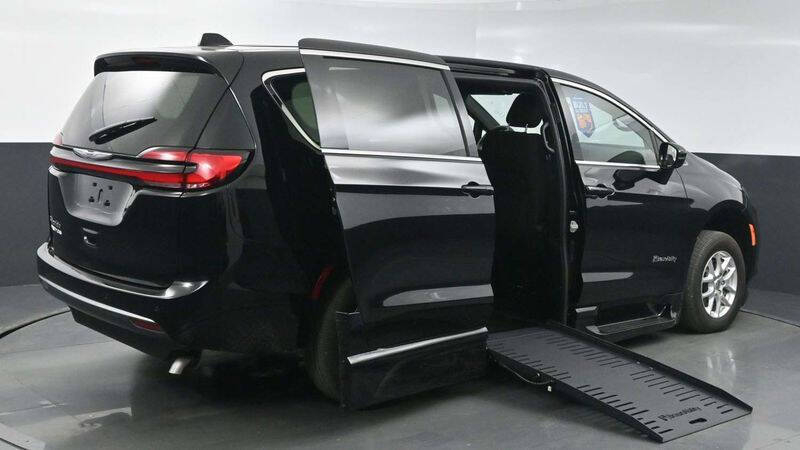 2024 Chrysler Pacifica Touring
