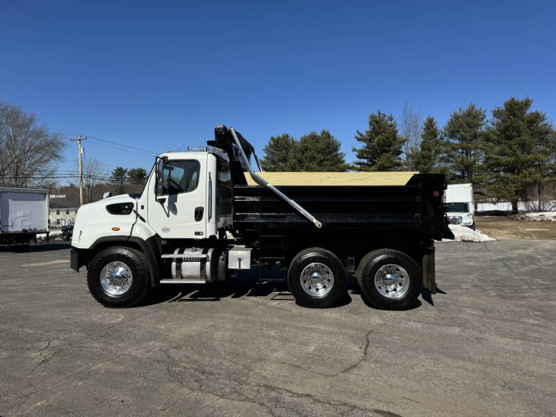 2016 Freightliner 114 SD