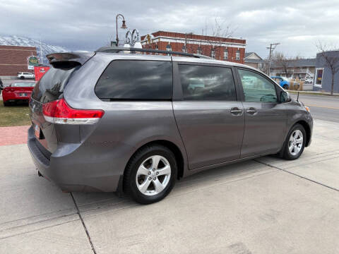 2011 Toyota Sienna LE 8-Passenger