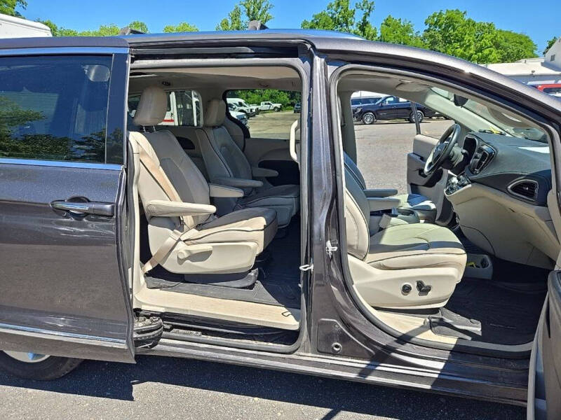 2017 Chrysler Pacifica Hybrid Platinum
