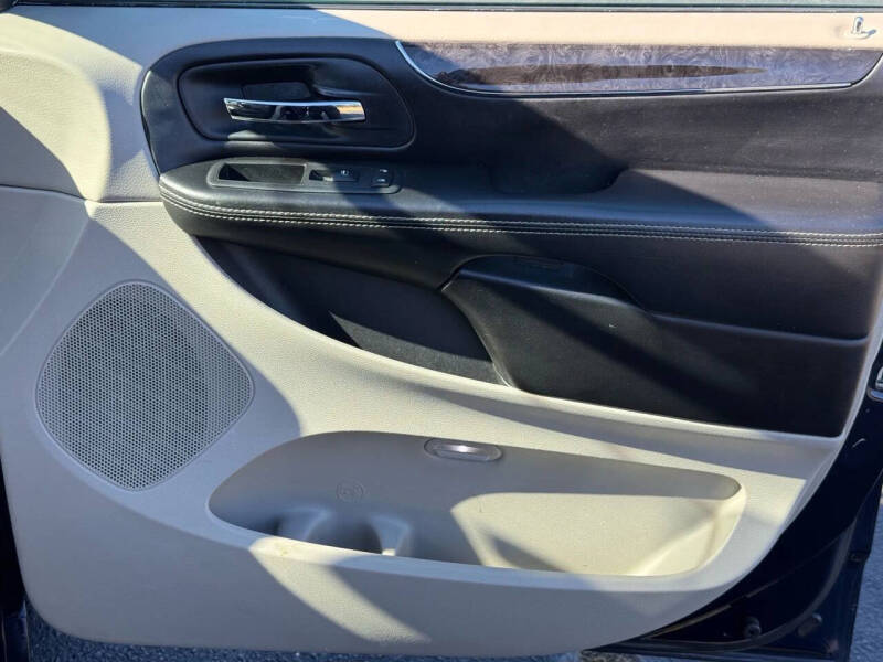 2014 Chrysler Town and Country Touring