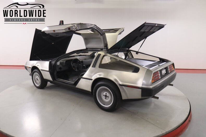 1981 DeLorean DMC-12