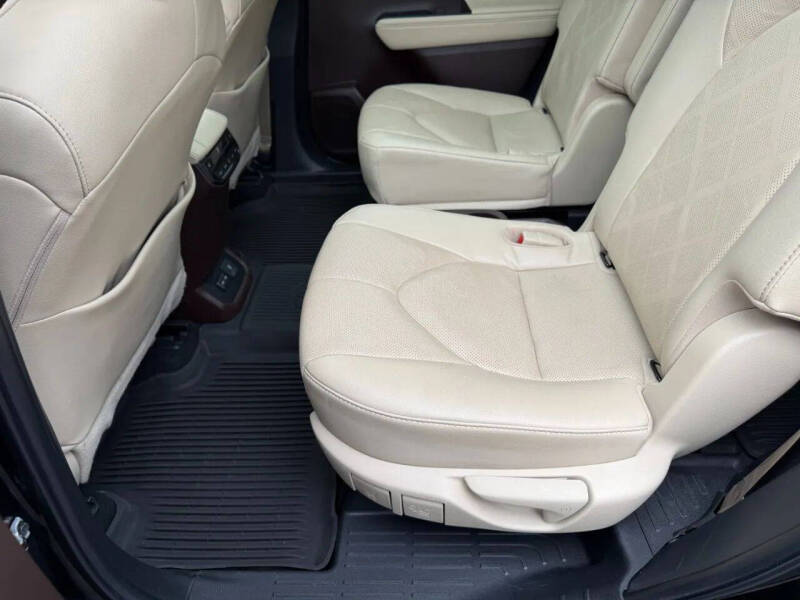 2022 Toyota Highlander Platinum