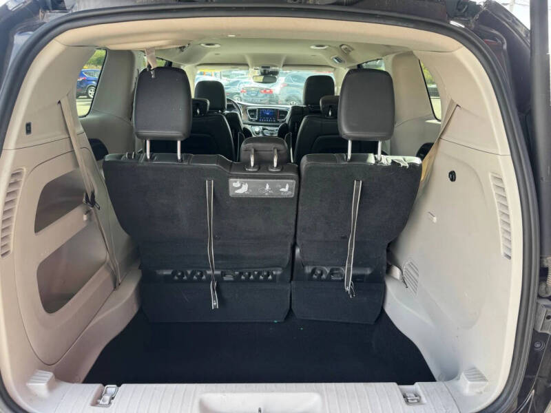 2017 Chrysler Pacifica Touring-L Plus