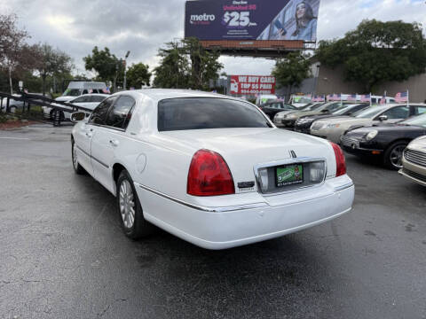 2003 Lincoln Town Car Signature