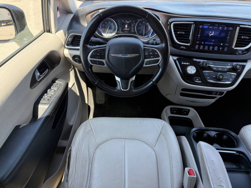 2017 Chrysler Pacifica Touring-L